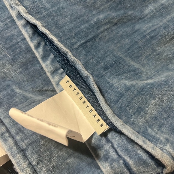 Pottery barn pair of 100% cotton Blue velvet Pillow Covers 24x24 - Picture 3 of 4